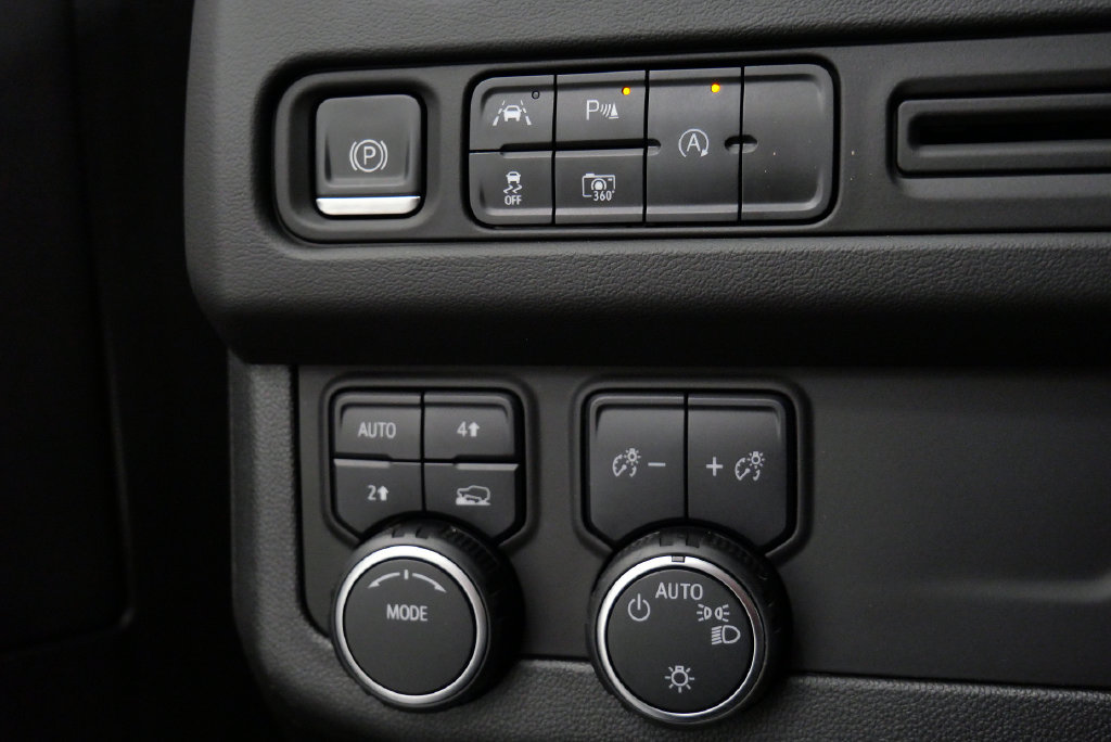 Used 2023 Chevrolet Suburban RST w/ Luxury Package AWD/4WD image 28