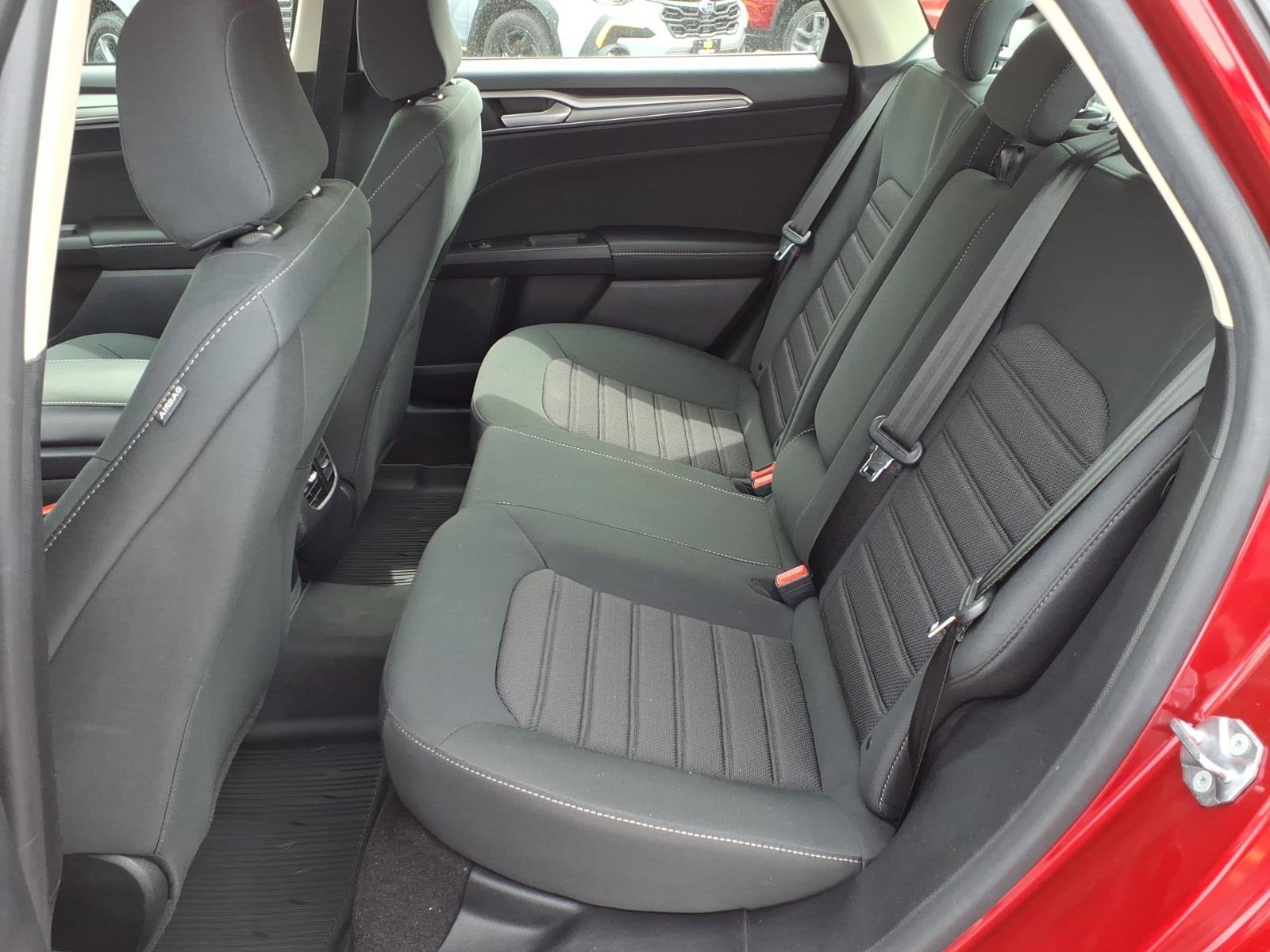 Used 2020 Ford Fusion SE AWD/4WD image 6
