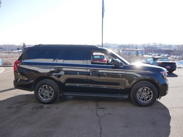 Certified 2025 Ford Expedition Active AWD/4WD image 4