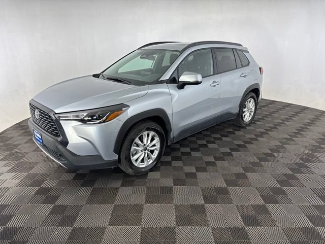 Used 2023 Toyota Corolla Cross LE w/ Moonroof Package AWD/4WD image 4