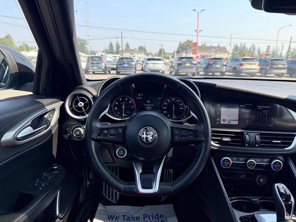 Used 2022 Alfa Romeo Giulia Veloce RWD image 9