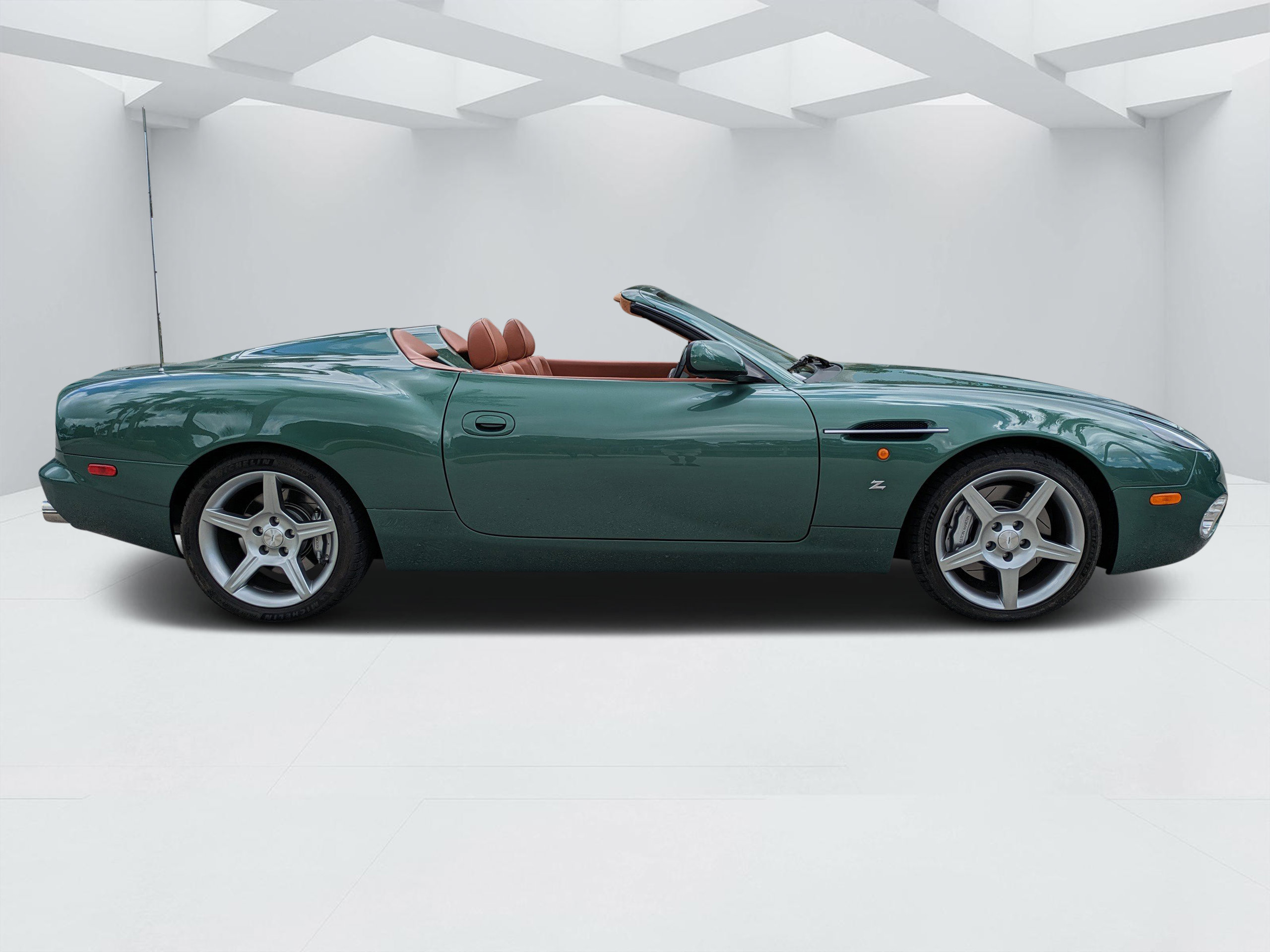 Used 2003 Aston Martin DB7 Vantage RWD image 2