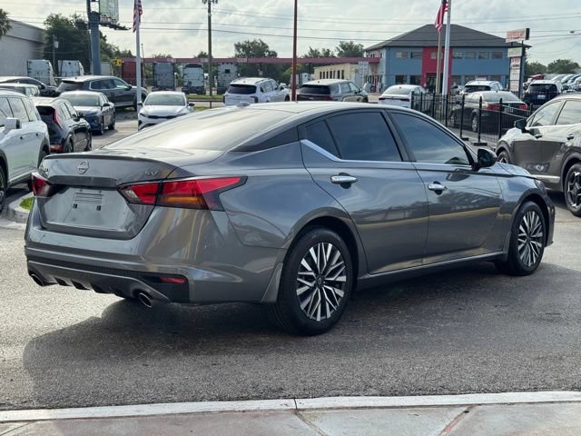 Used 2024 Nissan Altima 2.5 SV w/ SV Premium Package FWD image 5
