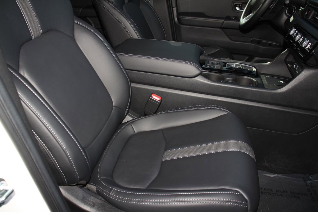 Used 2025 Honda Pilot Touring image 29