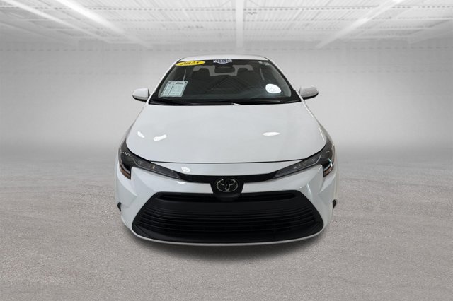 Used 2025 Toyota Corolla LE FWD image 2