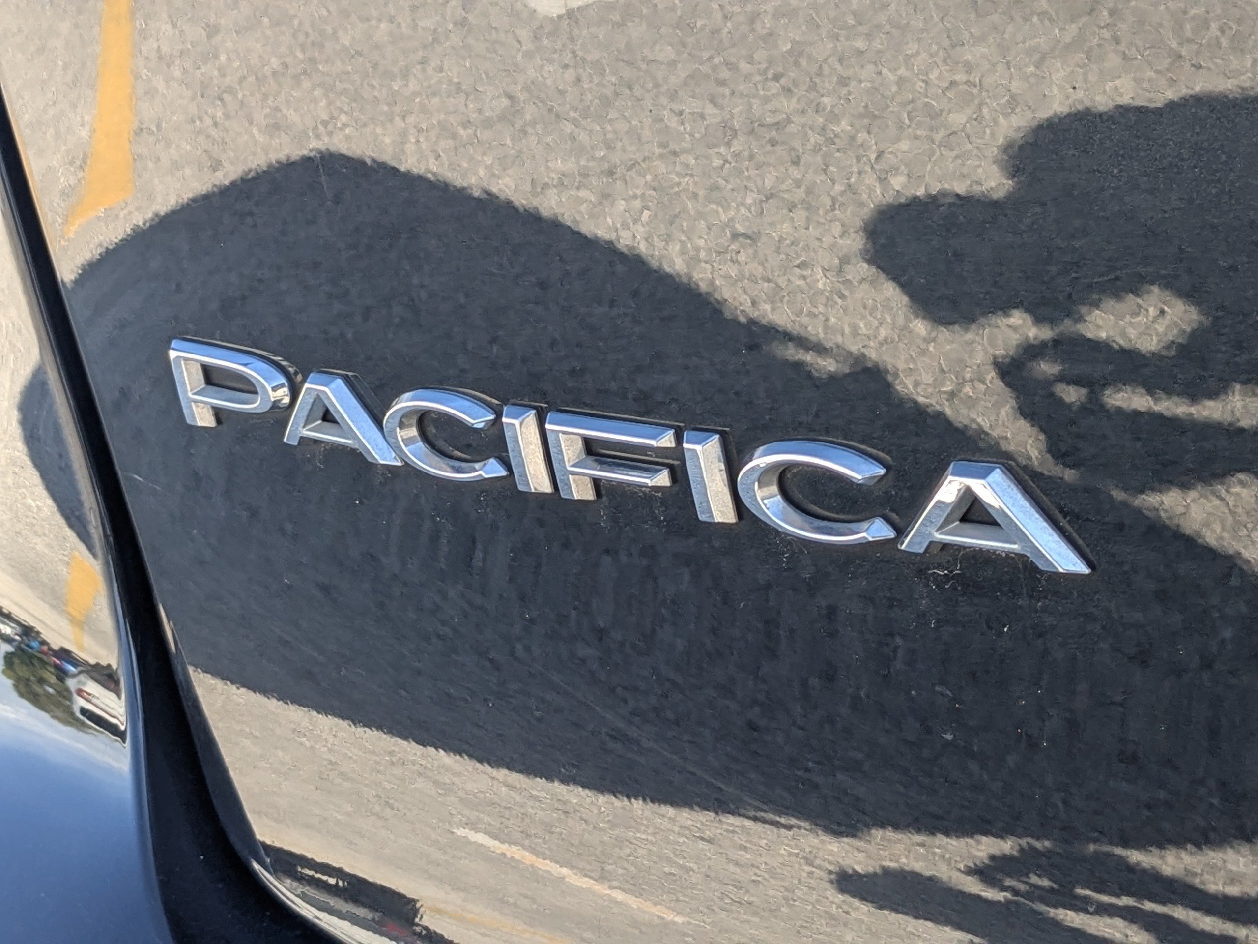 Used 2023 Chrysler Pacifica Touring-L FWD image 13