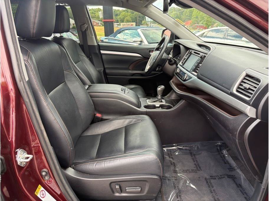 Used 2018 Toyota Highlander XLE FWD image 9