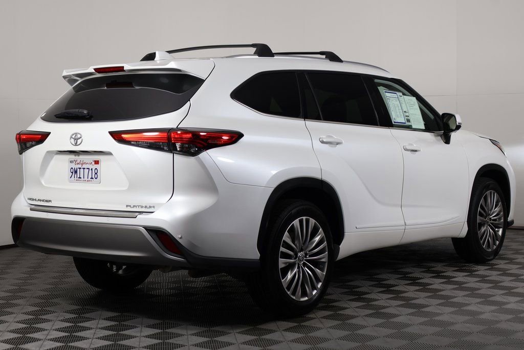 Used 2022 Toyota Highlander Platinum FWD image 4