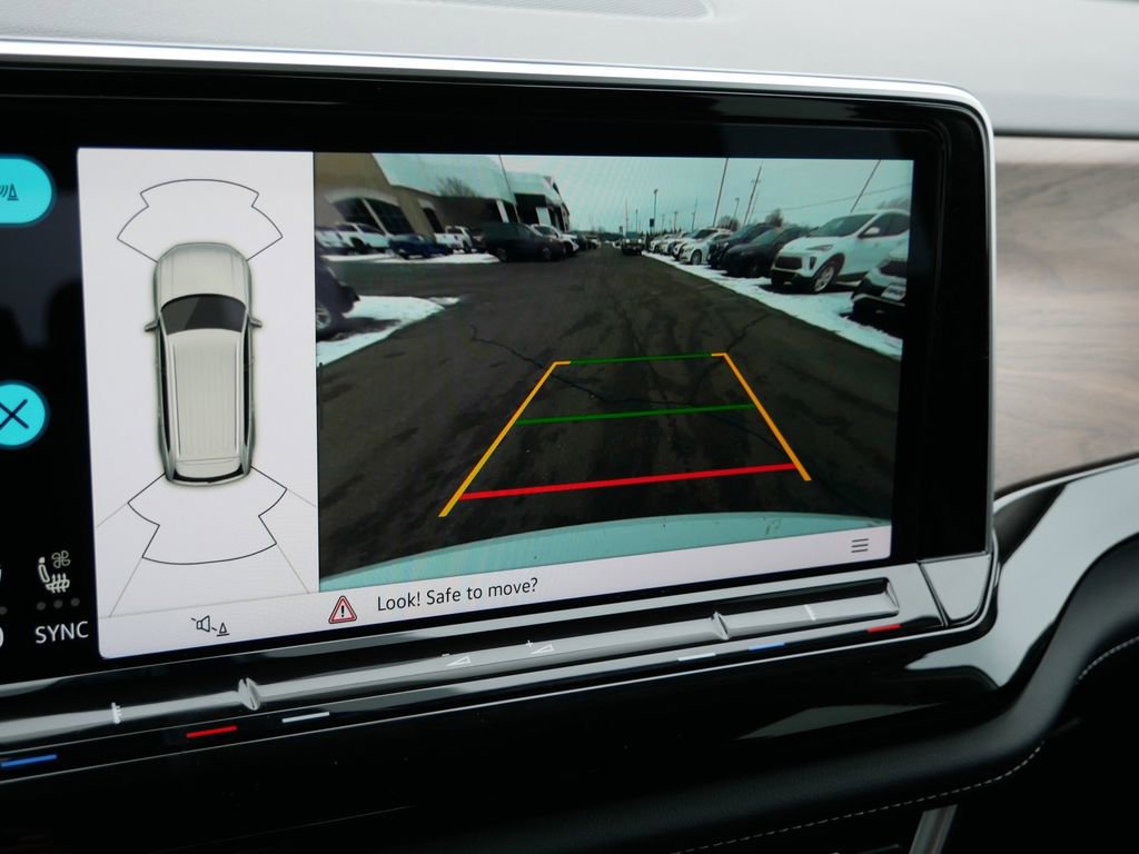 Used 2025 Volkswagen Atlas SE image 25