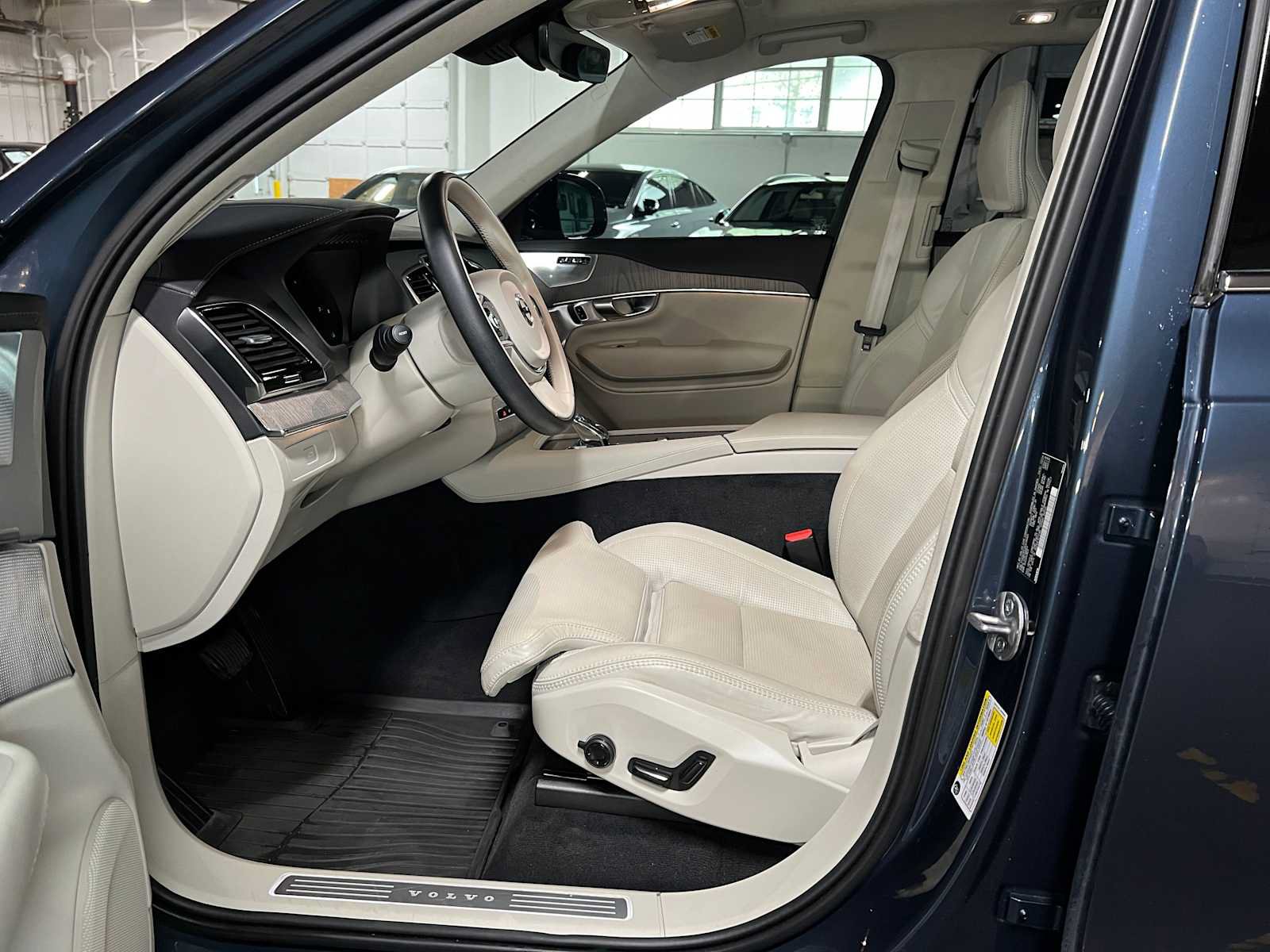 Used 2024 Volvo XC90 B6 Ultimate w/ Lounge Package AWD/4WD image 23