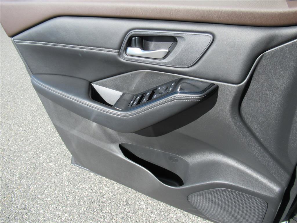 Used 2023 Nissan Rogue SV w/ SV Premium B Package image 25