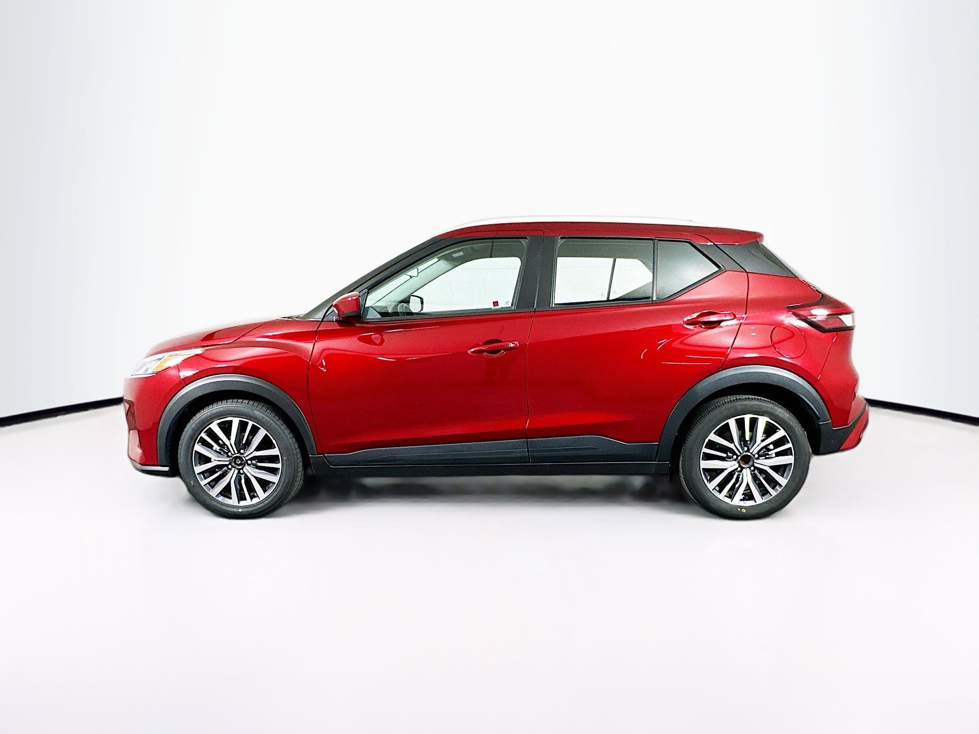 Used 2024 Nissan Kicks SV FWD image 4