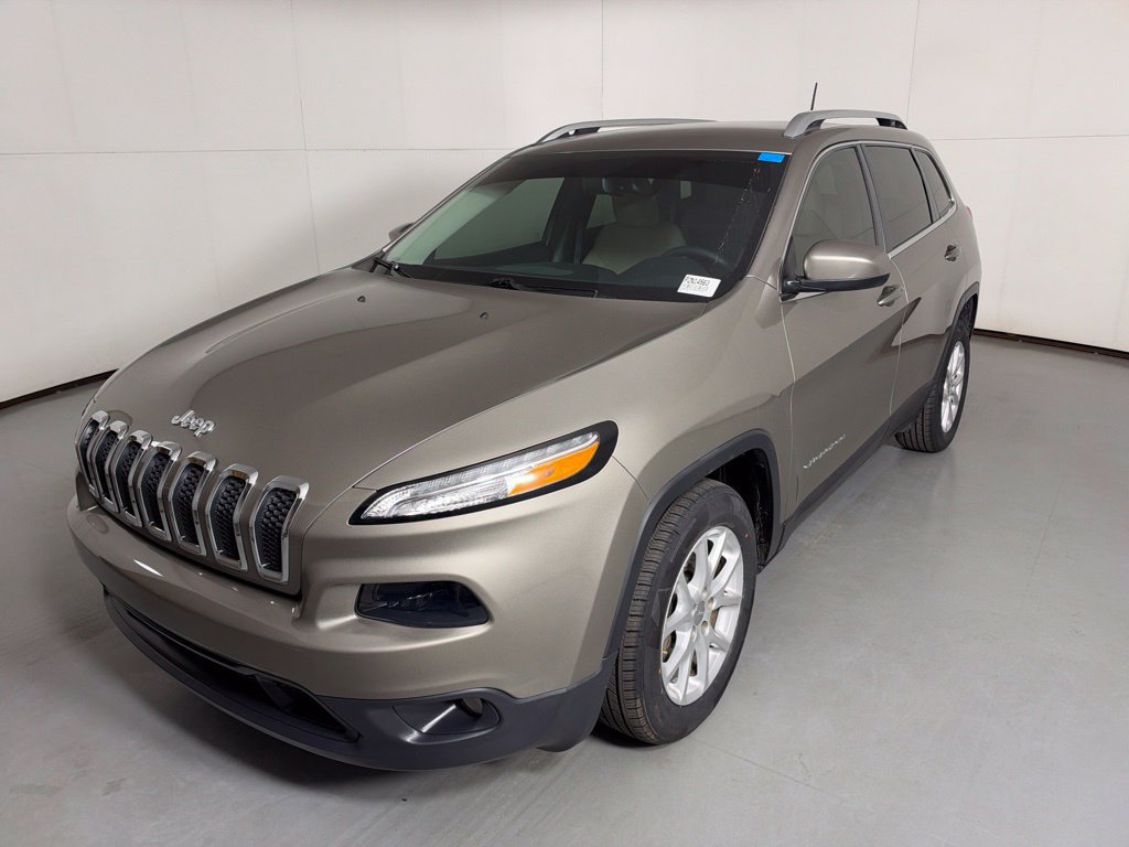 Used 2016 Jeep Cherokee Latitude w/ Comfort/Convenience Group FWD image 4