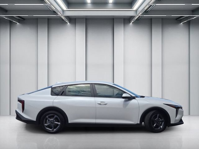 Certified 2025 Kia K4 FWD image 3