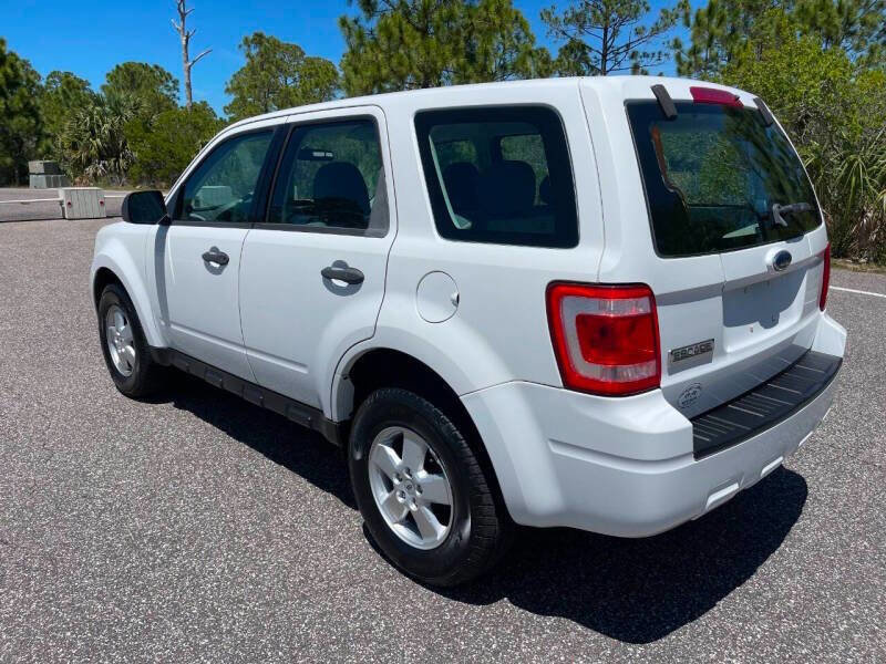 Used 2009 Ford Escape XLS FWD image 3