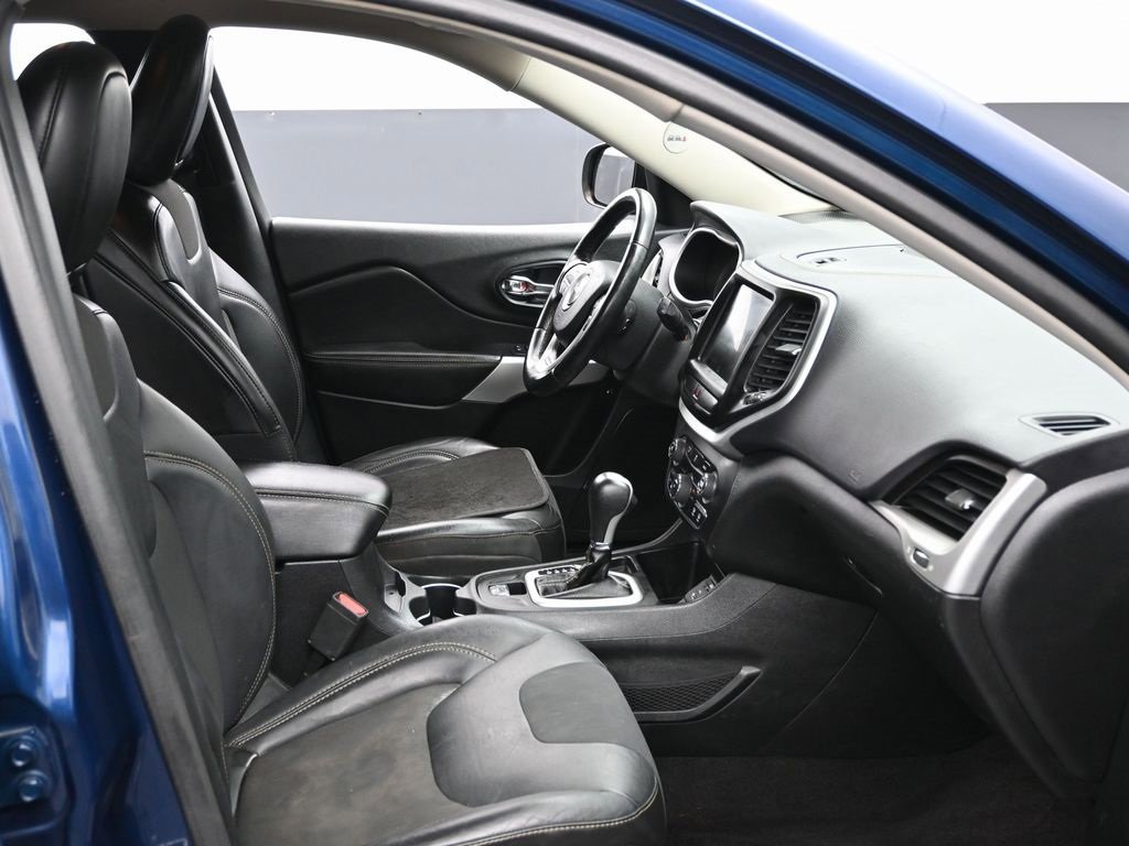 Used 2018 Jeep Cherokee Latitude Plus image 32
