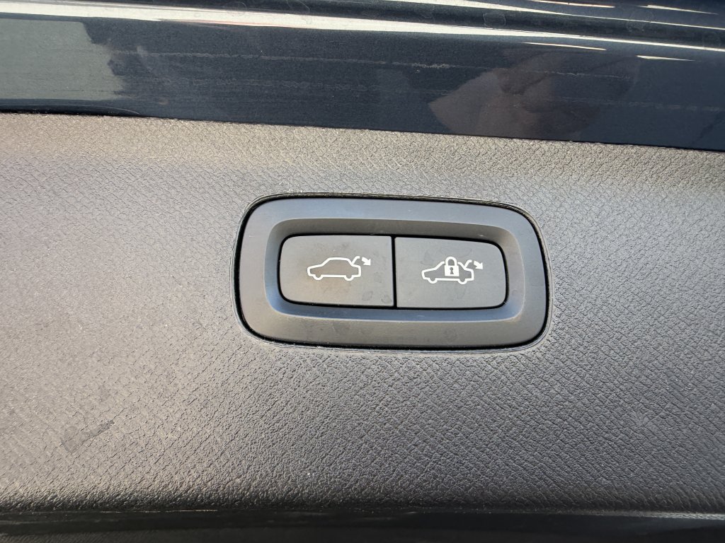 Used 2024 Volvo XC90 T8 Ultimate AWD/4WD image 41