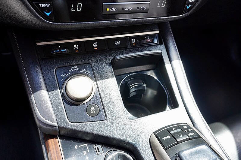 Used 2017 Lexus ES 350 w/ Luxury Package image 29
