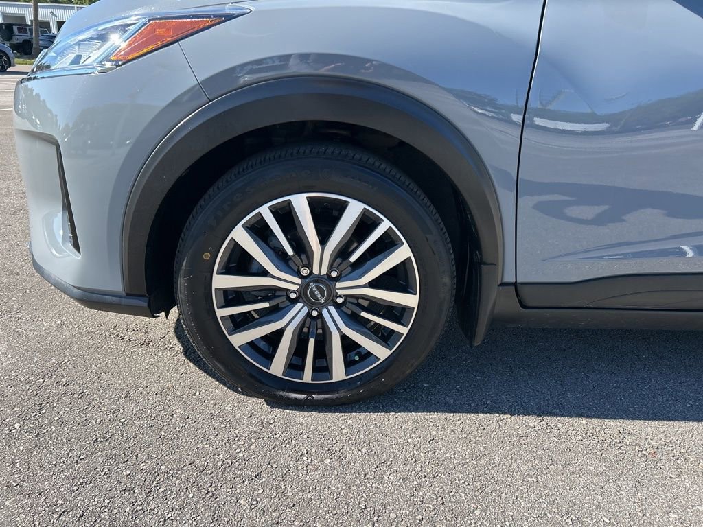 Used 2022 Nissan Kicks SV image 48