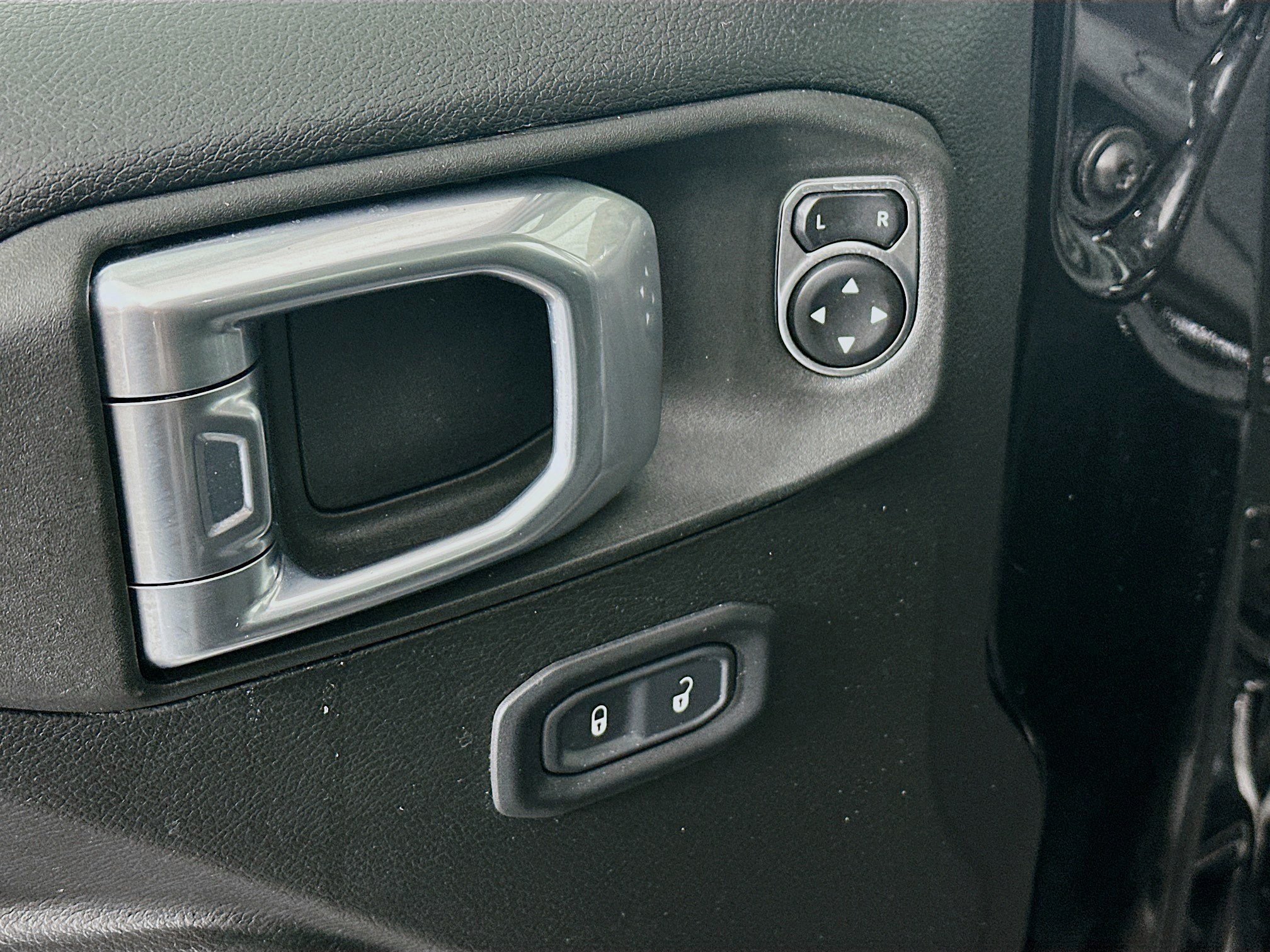 Used 2023 Jeep Wrangler Unlimited w/ 8.4" Radio Group AWD/4WD image 15