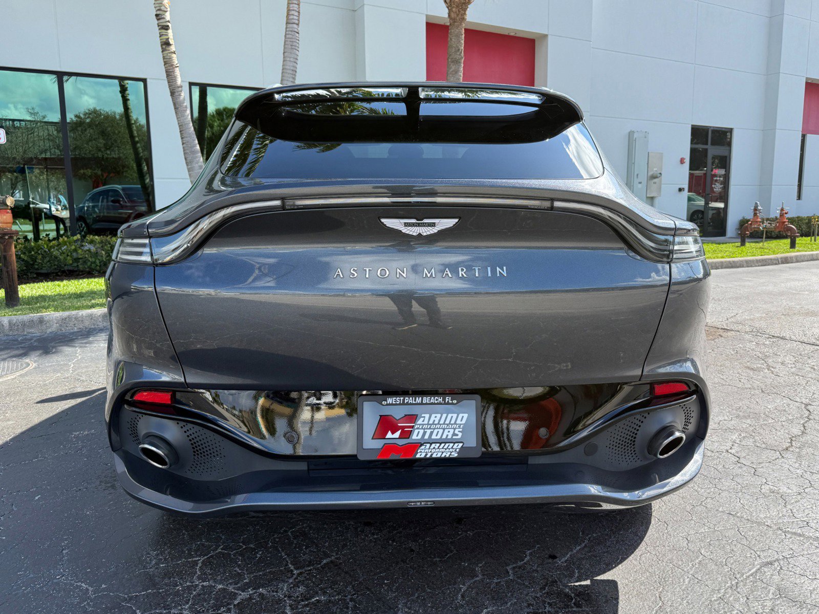 Used 2022 Aston Martin DBX image 19