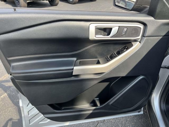 Certified 2022 Ford Explorer XLT w/ Equipment Group 202A image 12