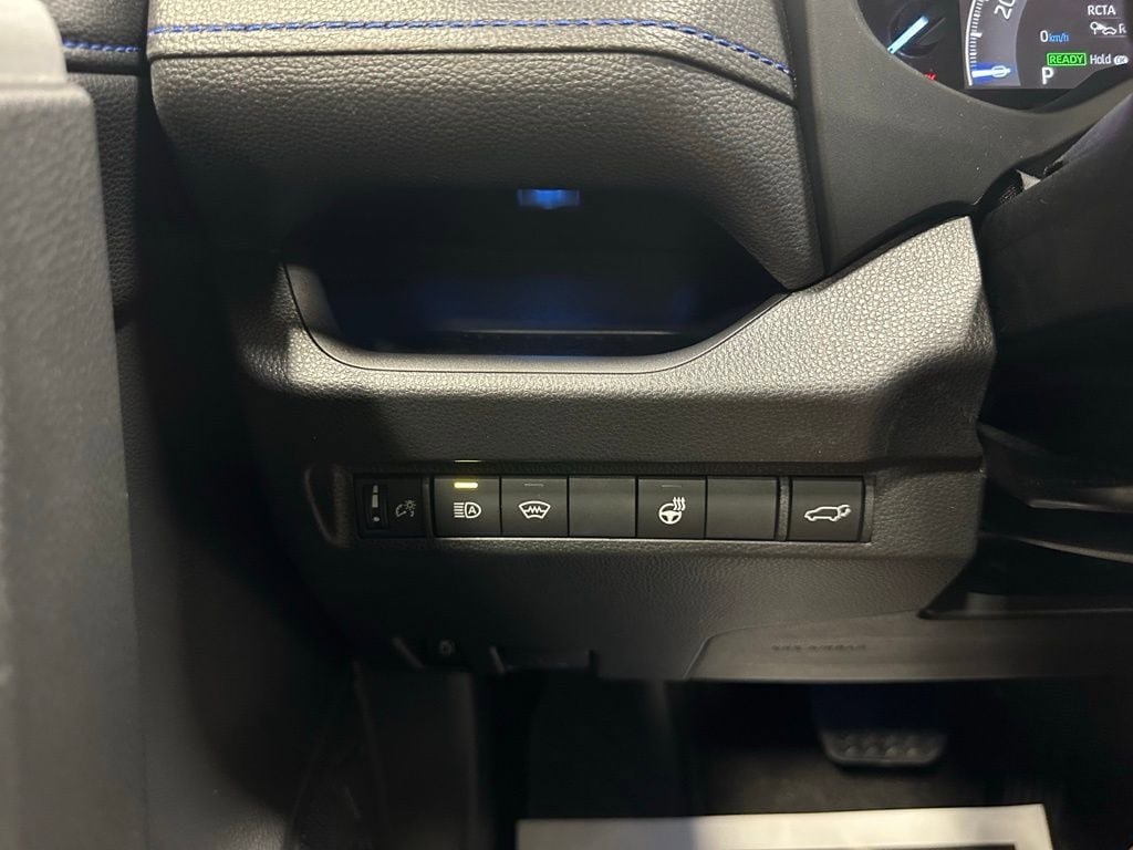 Used 2025 Toyota RAV4 XSE w/ Weather Package AWD/4WD image 17