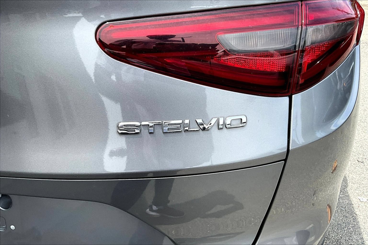 Used 2018 Alfa Romeo Stelvio Ti AWD/4WD image 24