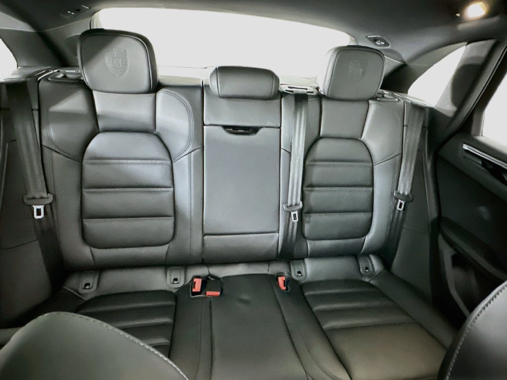 Certified 2026 Porsche Macan AWD/4WD image 29