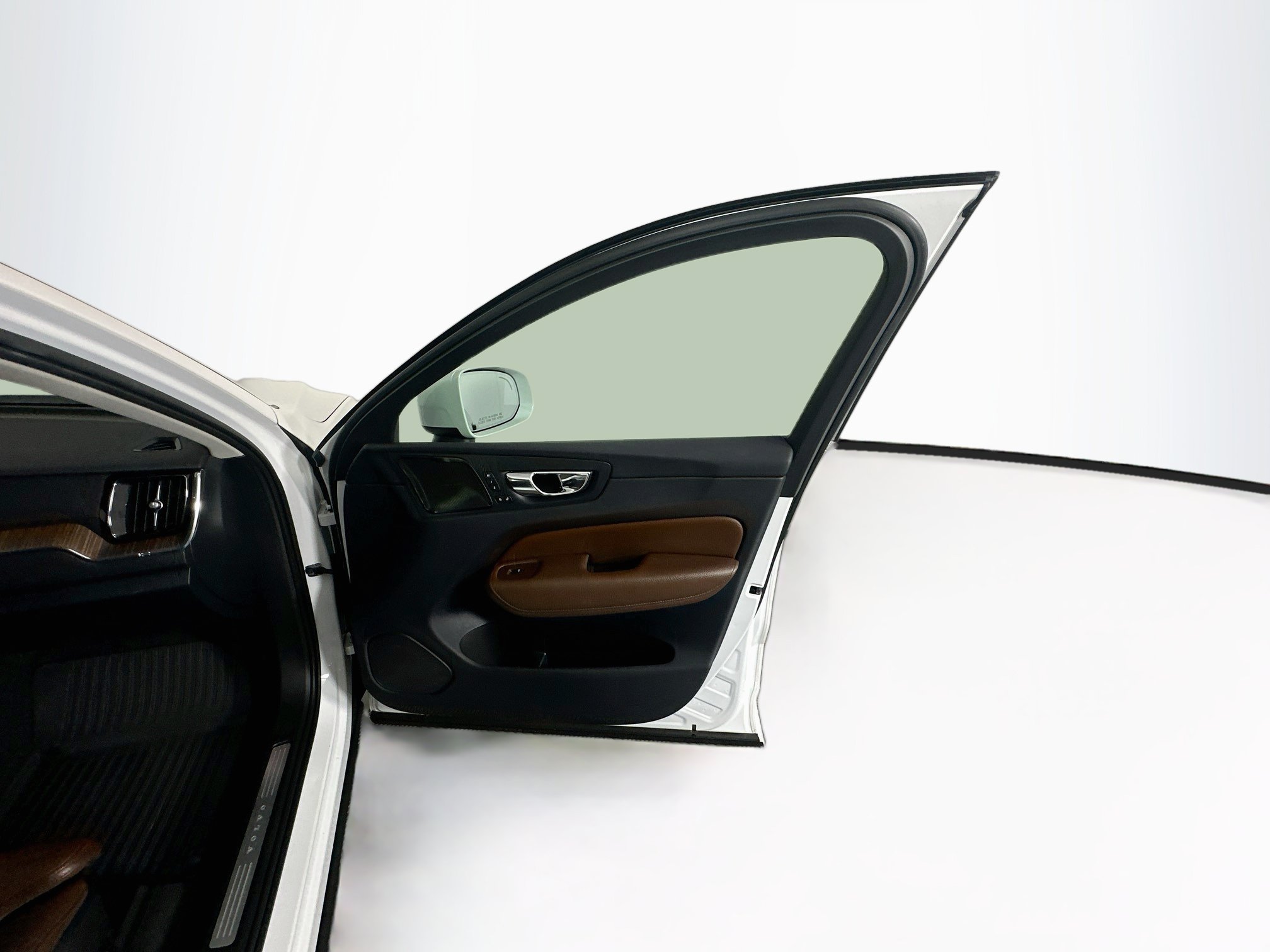 Used 2019 Volvo XC60 T5 Momentum w/ Multimedia Package FWD image 33