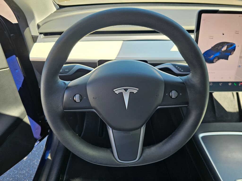Used 2021 Tesla Model Y Long Range AWD/4WD image 27