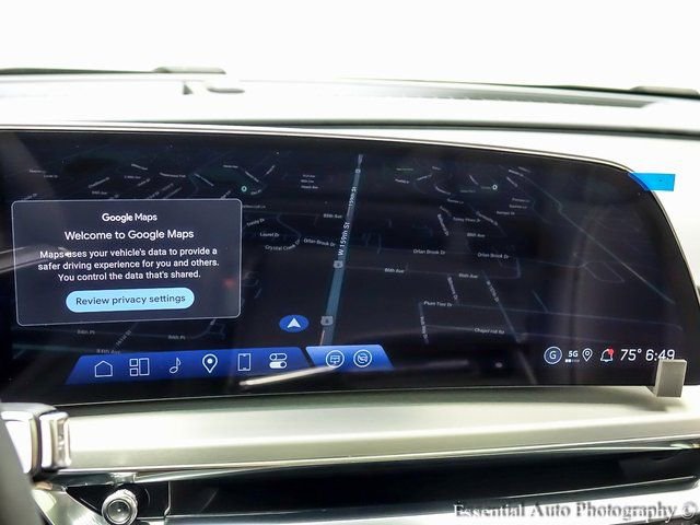 New 2025 Cadillac Lyriq Luxury w/ LPO, Floor Liner Package image 17