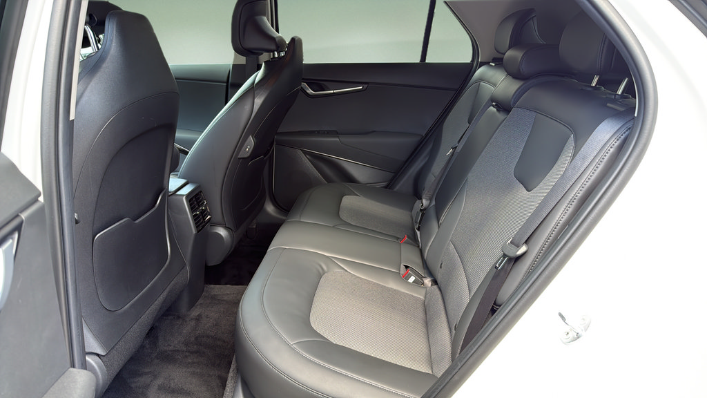 Used 2024 Kia Niro EX w/ EX Cold Weather Package FWD image 14