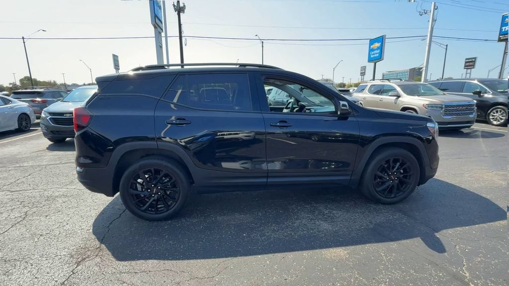 Used 2024 GMC Terrain SLT w/ Infotainment Package II AWD/4WD image 9