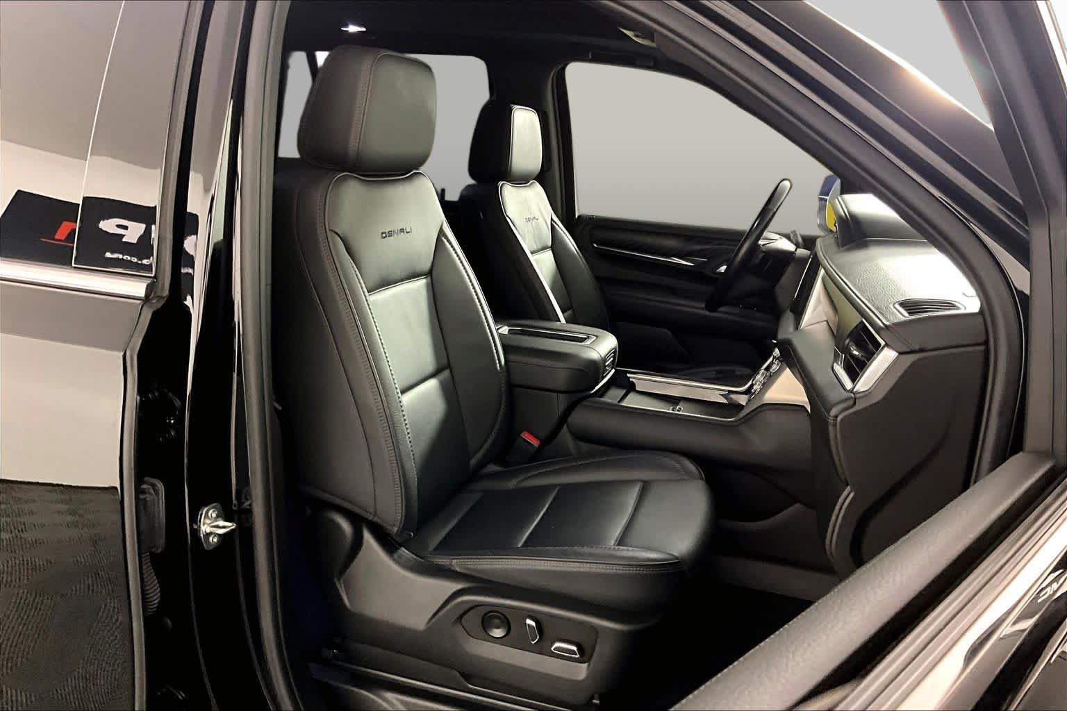 Used 2022 GMC Yukon Denali AWD/4WD image 8