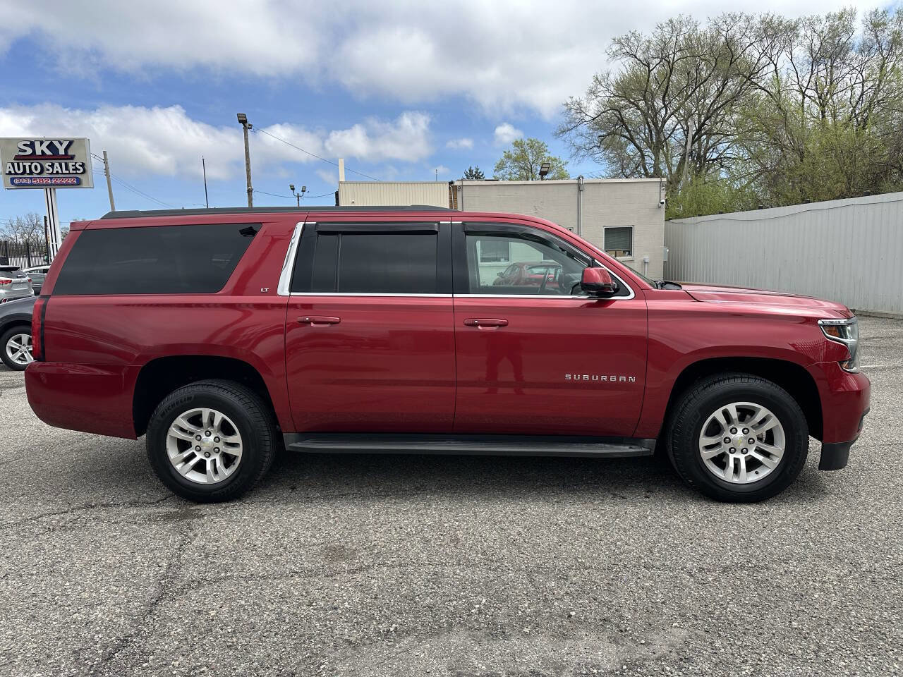 Used 2015 Chevrolet Suburban LT w/ Luxury Package AWD/4WD image 8