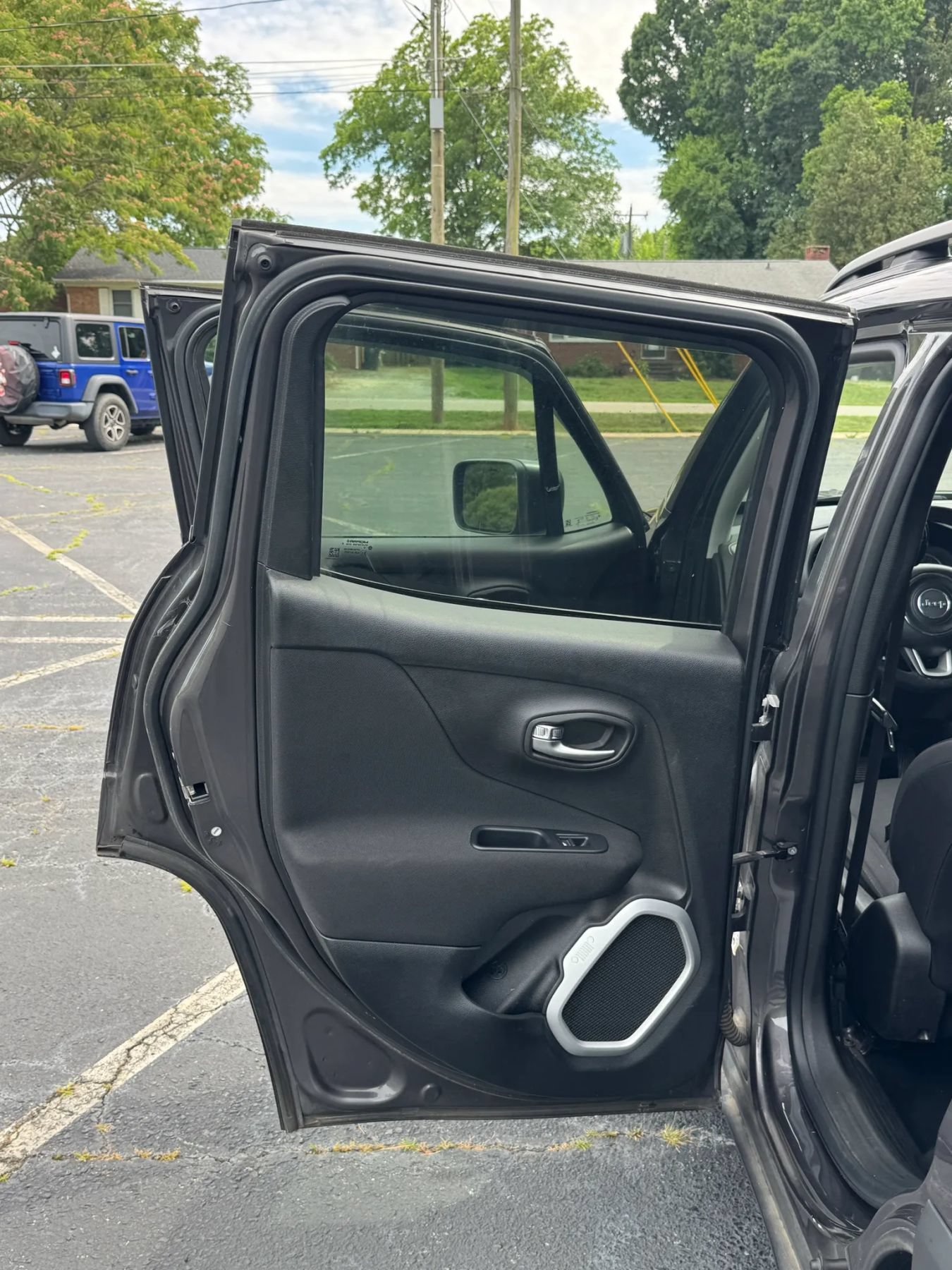Used 2018 Jeep Renegade Latitude w/ Cold Weather Group AWD/4WD image 19