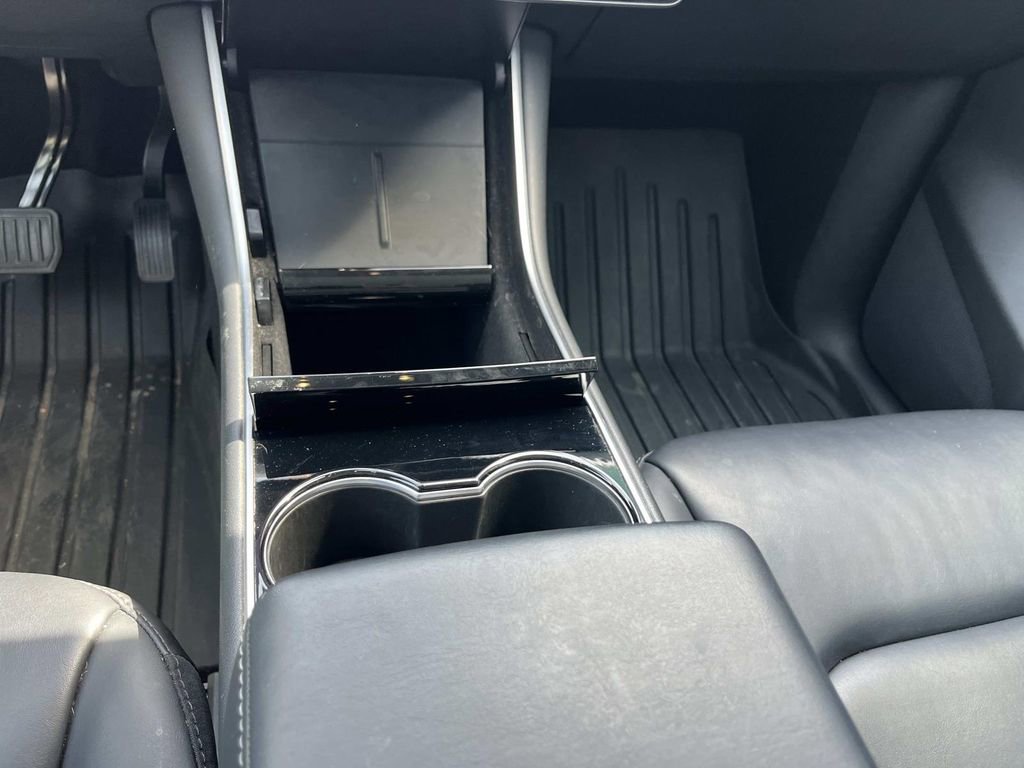 Used 2021 Tesla Model Y Long Range image 34