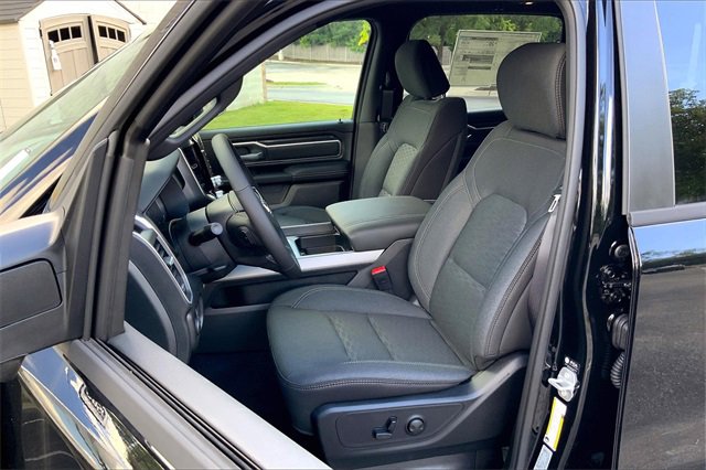 New 2026 RAM 1500 4x4 Crew Cab image 9