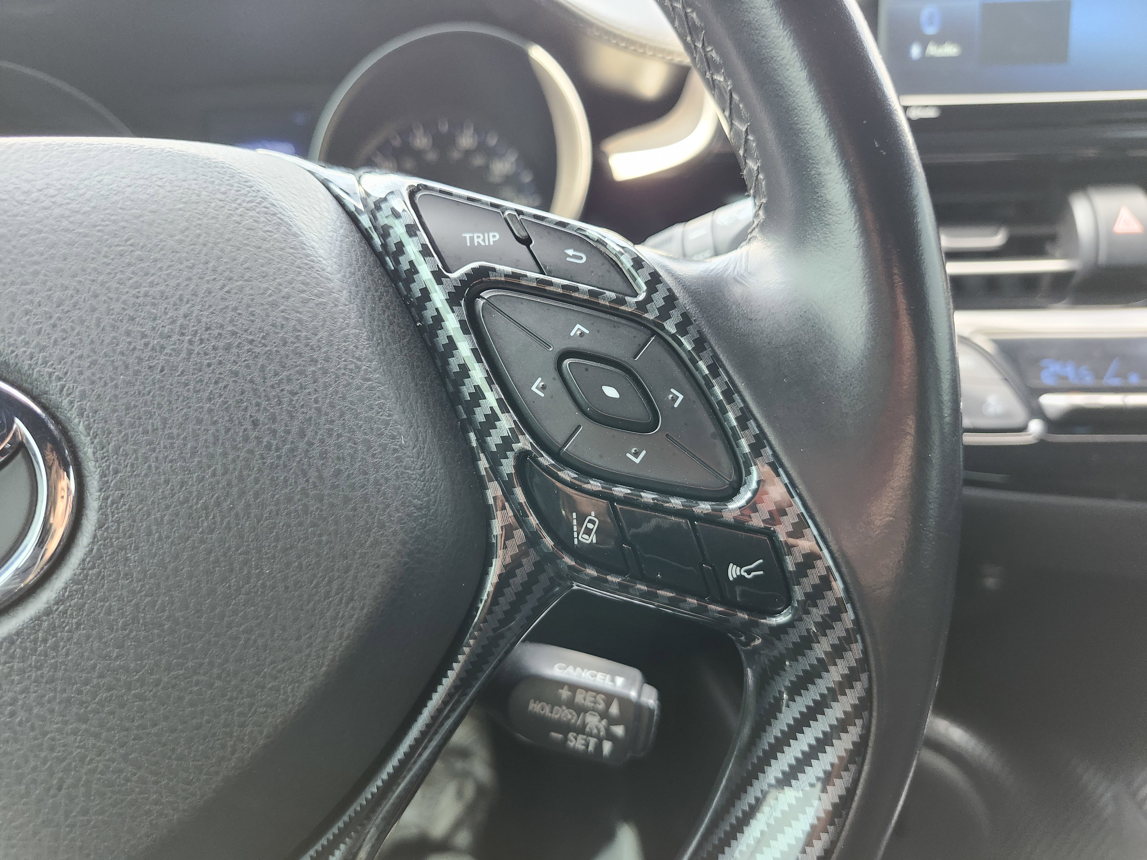 Used 2018 Toyota C-HR XLE image 30