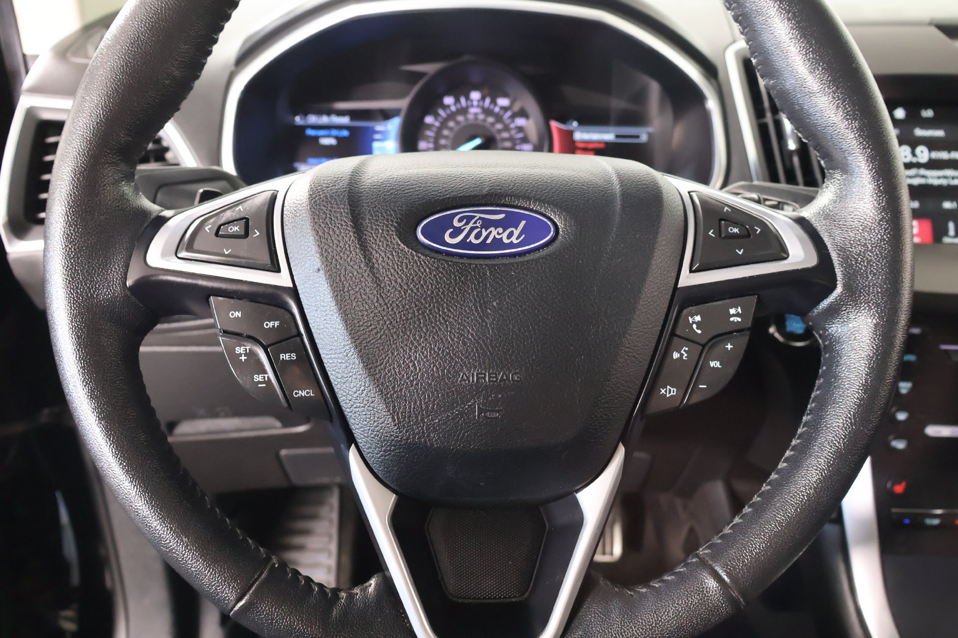 Used 2018 Ford Edge Sport w/ Technology Package AWD/4WD image 3
