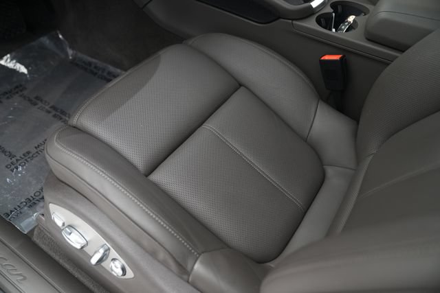 Certified 2026 Porsche Macan AWD/4WD image 8
