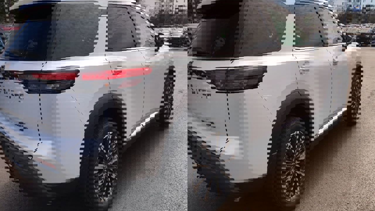 New 2026 Nissan Pathfinder Platinum w/ Cargo Package image 8