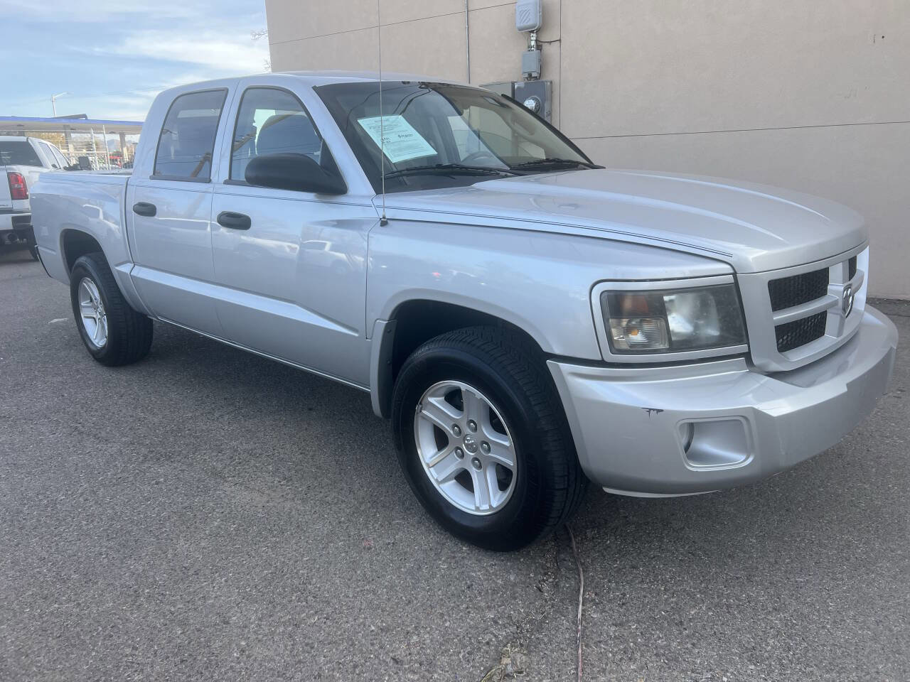 Used 2011 Dodge Dakota Big Horn image 2