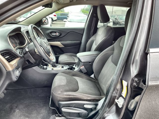 Used 2017 Jeep Cherokee Latitude w/ Cold Weather Group AWD/4WD image 14