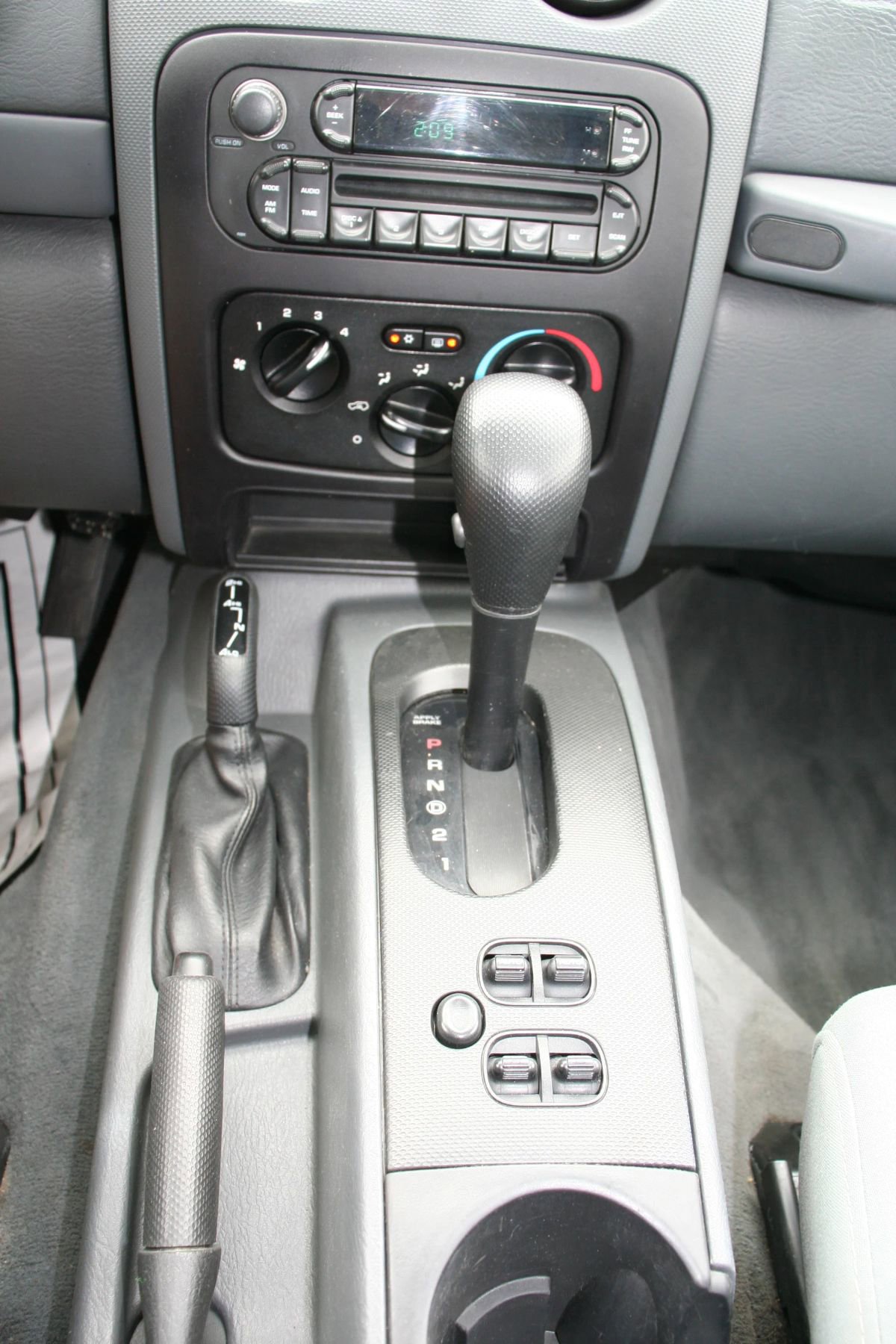 Used 2005 Jeep Liberty Sport AWD/4WD image 13