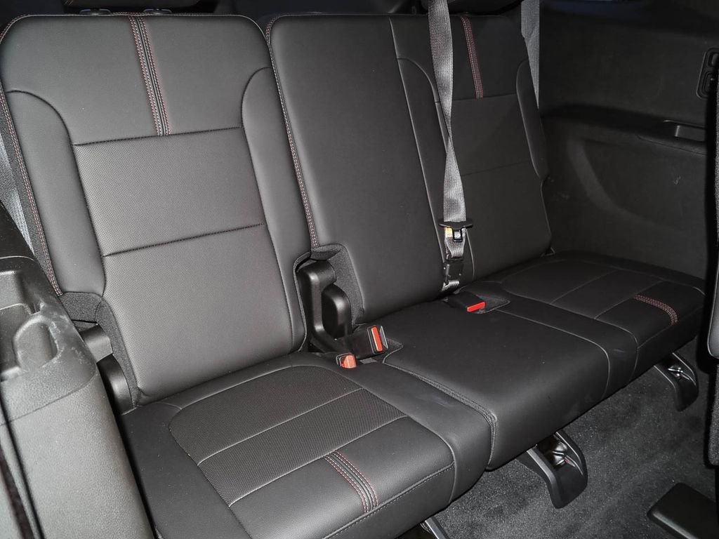 Used 2023 Chevrolet Traverse RS image 22
