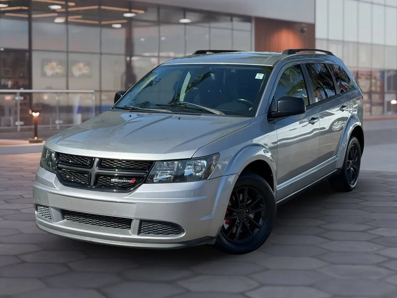 Used 2020 Dodge Journey SE w/ SE Popular Equipment Group FWD image 2