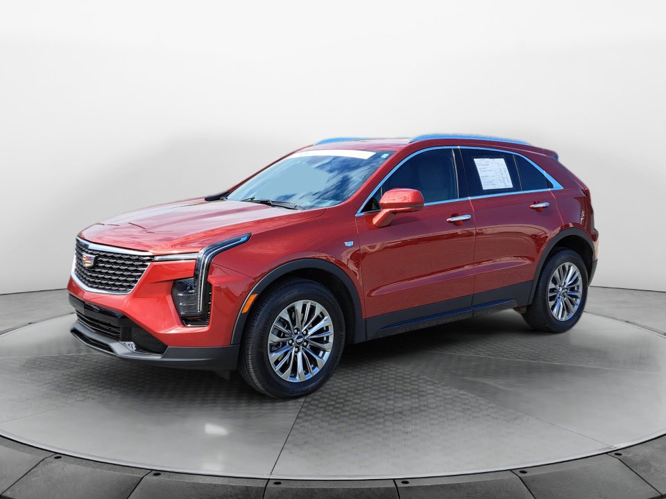 Used 2025 Cadillac XT4 Premium Luxury w/ Cold Weather Package FWD image 3