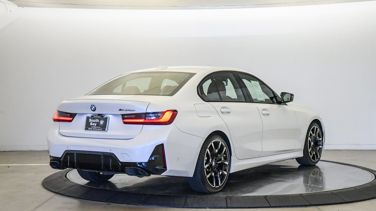 Used 2025 BMW M340i RWD image 5
